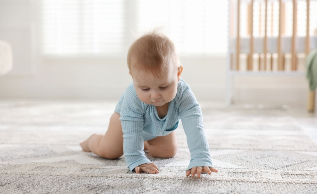 Il mio bimbo cresce: tra svezzamento, gioco e prime uscite